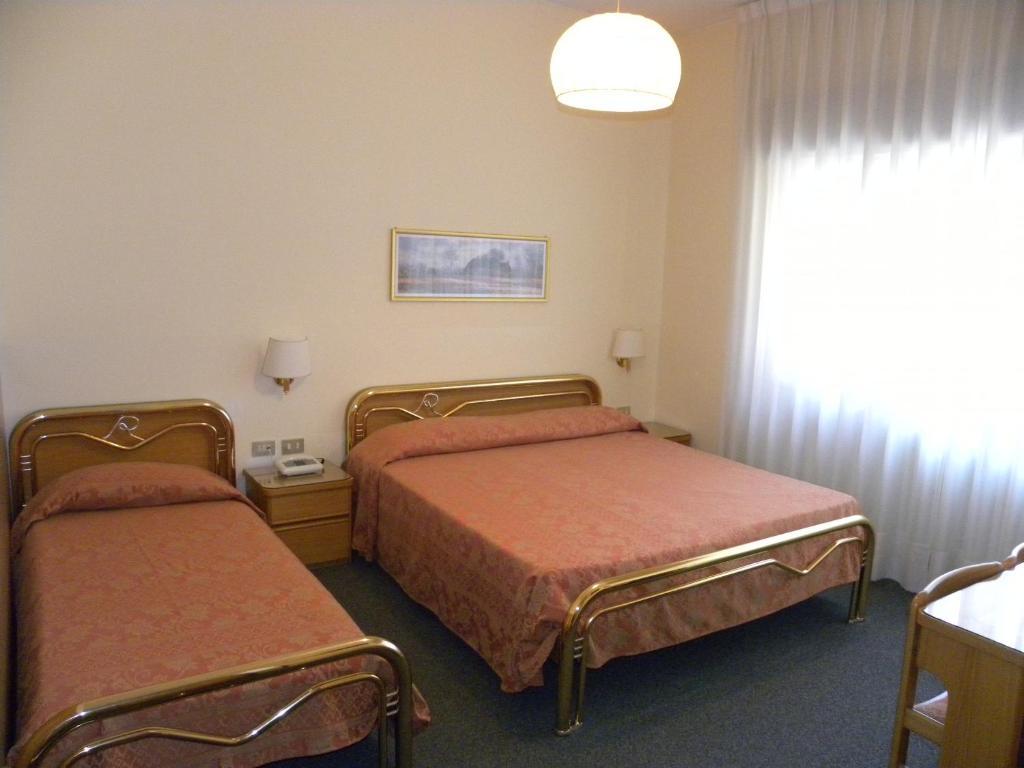Hotel Rosengarten Pavia Quarto foto