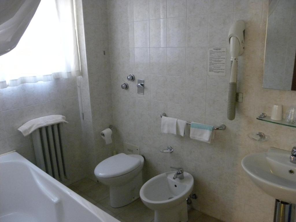 Hotel Rosengarten Pavia Quarto foto