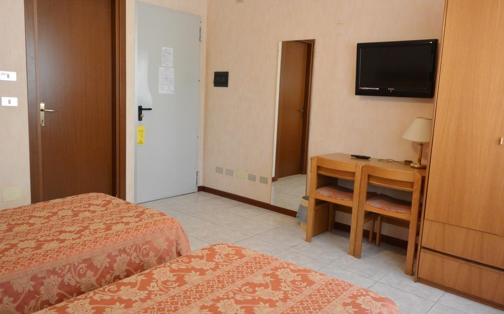 Hotel Rosengarten Pavia Quarto foto